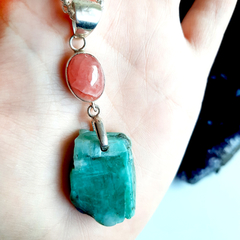 Dije Rodocrosita y raíz de esmeralda - Ser Mineral Accesorios 