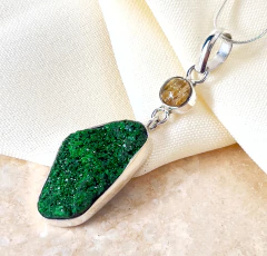 Dije doble Uvarovita y cuarzo rutilado - comprar online