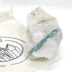 Pieza de aguamarina en matriz de cuarzo - comprar online