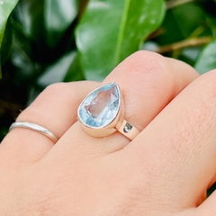 Anillo topacio azul facetado gota - comprar online