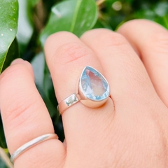 Anillo topacio azul facetado gota en internet
