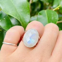 Anillo adularia facetada