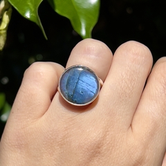 Anillo Labradorita azul redondo