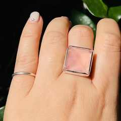 Anillo piramide cuarzo rosa - comprar online