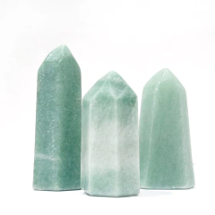 Obeliscos de cuarzo verde