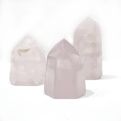 Obeliscos de cuarzo rosa