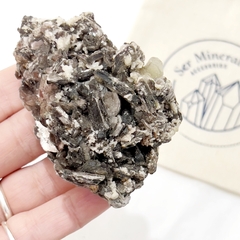 Pieza de Mica muscovita y aguamarina