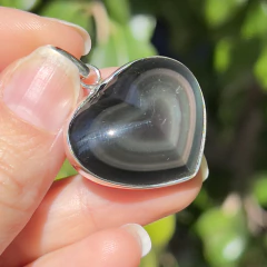 Corazón de obsidiana arco iris en internet