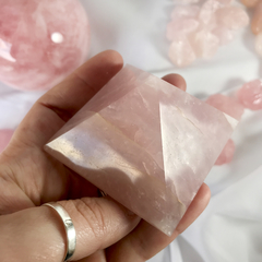 Tetraedro Cuarzo Rosa (A) - comprar online