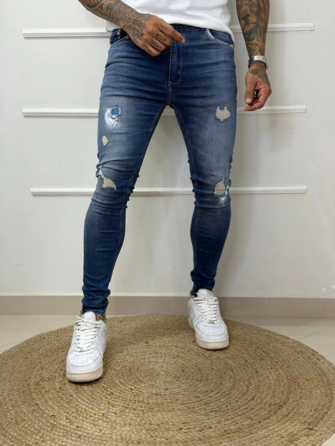 Calça Super Skinny azul Escura c/ Patch e Tinta