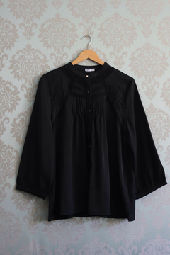 SHIRU NEGRA CAMISA