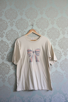 MOÑO BEIGE REMERA