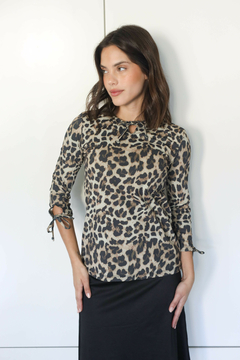 Imagen de ANIMAL PRINT REMERA
