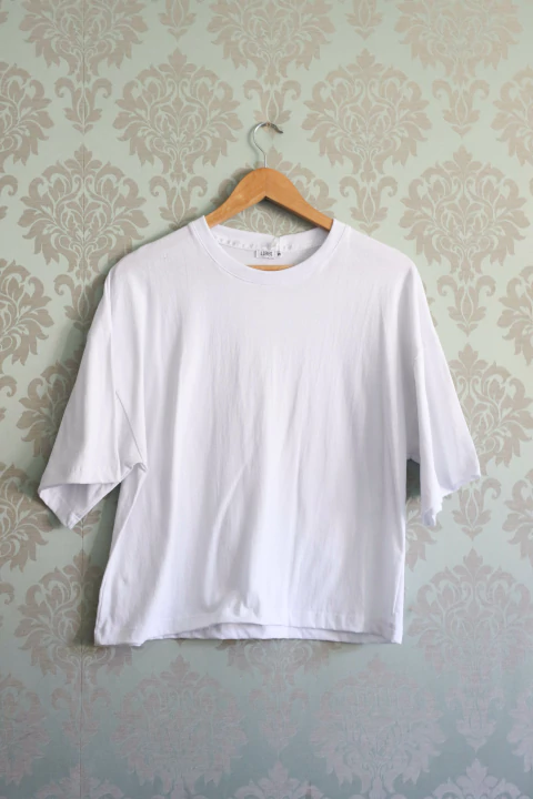 OVER CORTA BLANCA REMERA