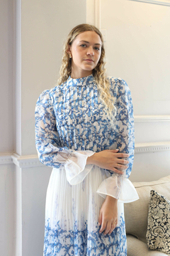 CIELO AZUL BLANCO VESTIDO