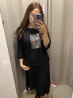 ABUNDANCE NEGRO REMERA TRES CUARTOS - tienda online