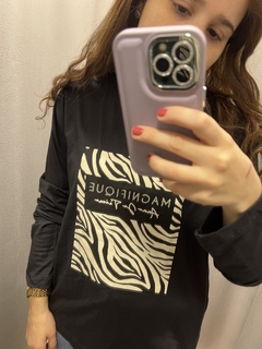 MAGNIFIQUE NEGRA REMERA en internet