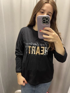 HEARTS NEGRA REMERA en internet