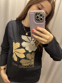 BLOOMING NEGRA REMERA en internet