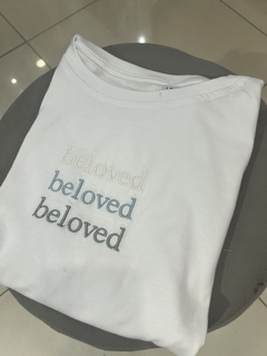 BELOVED BLANCA REMERA - comprar online