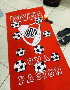 TOALLON PERSONAJES /FUTBOL INFANTIL - mayoristaserma