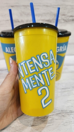VASO CON TAPA Y SORBETE INTENSAMENTE