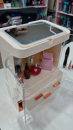 ORGANIZADOR DE MAQUILLAJE CON ESPEJO Y LUZ en internet