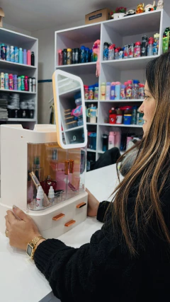 ORGANIZADOR DE MAQUILLAJE CON ESPEJO Y LUZ