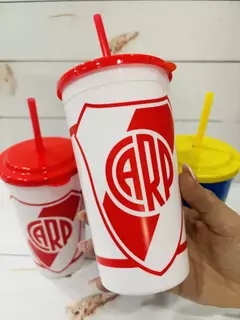 VASO CON TAPA Y SORBETE PERSONAJES - mayoristaserma
