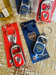 LLAVERO + LINTERNA + DESTAPADOR