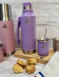 TERMO SIMIL STANLEY 1 LT CON MATE Y BOMBILLA - tienda online