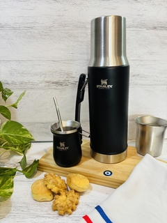 TERMO SIMIL STANLEY 1 LT CON MATE Y BOMBILLA - comprar online