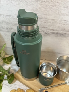 TERMO SIMIL STANLEY 1 LT CON MATE Y BOMBILLA - tienda online