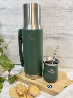 TERMO SIMIL STANLEY 1 LT CON MATE Y BOMBILLA - mayoristaserma