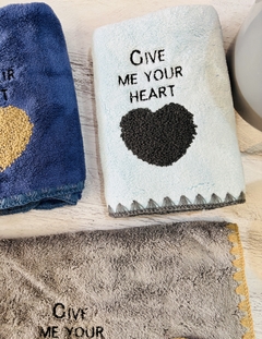 TOALLA DE MANO CORAZON en internet