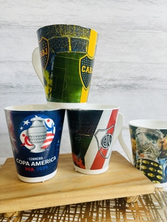 Imagen de TAZA CÓNICA PLÁSTICA FÚTBOL