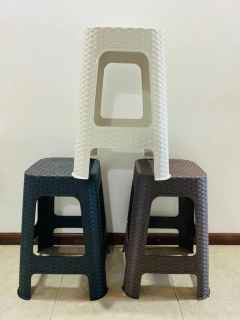 BANQUETA APILABLE SIMIL RATAN en internet