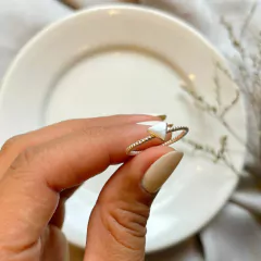 Anel de Prata 925 - Aro Torcido com Triangulo Liso - comprar online