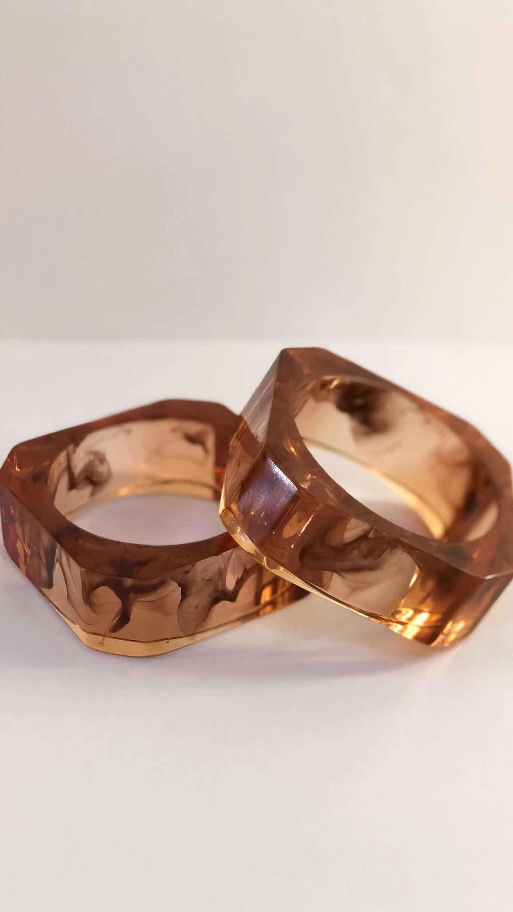 Bracelete acrilíco marrom