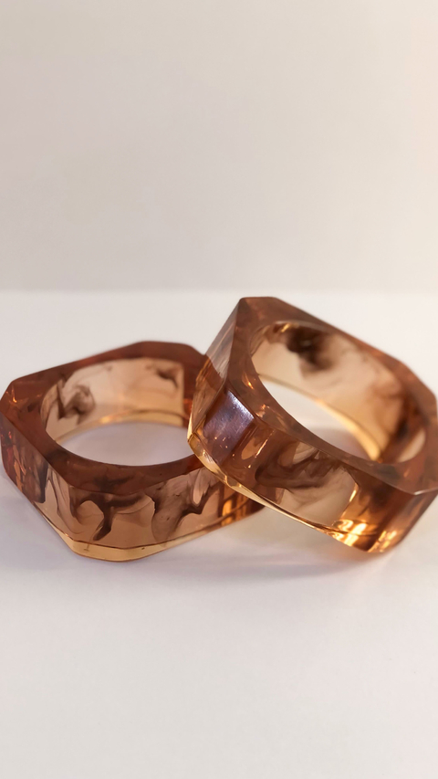 Bracelete acrilíco marrom - comprar online