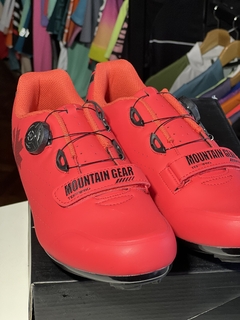 ZAPATOS MOUNTAIN GEAR ROAD RED SALE MIXTOS - comprar online