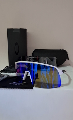 GAFAS OAKLEY SUTRO LITE MARCO BLANCO ESP AZUL en internet