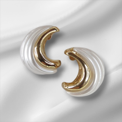 Brinco Asa Pérola Dourado 2,5 cm - comprar online