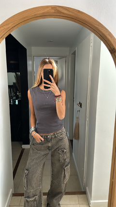 Musculosa Gris en internet