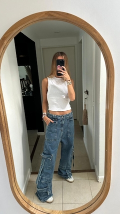 Musculosa isa blanca en internet