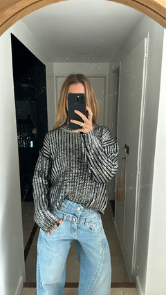 Sweater Plateado Negro en internet
