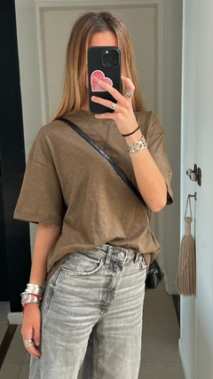 Remera oversized marron