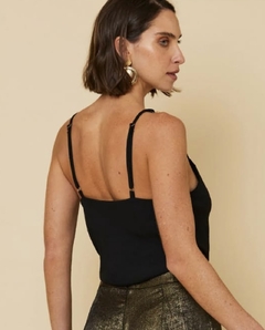 Blusa decote degagê com alça de corrente - comprar online