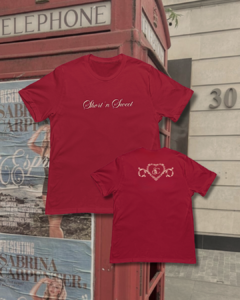 Camiseta short n sweet - Sabrina Carpenter (bordô)