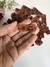 50 Unidades etiquetas em sintético caramelo- 1,5x4,0cm